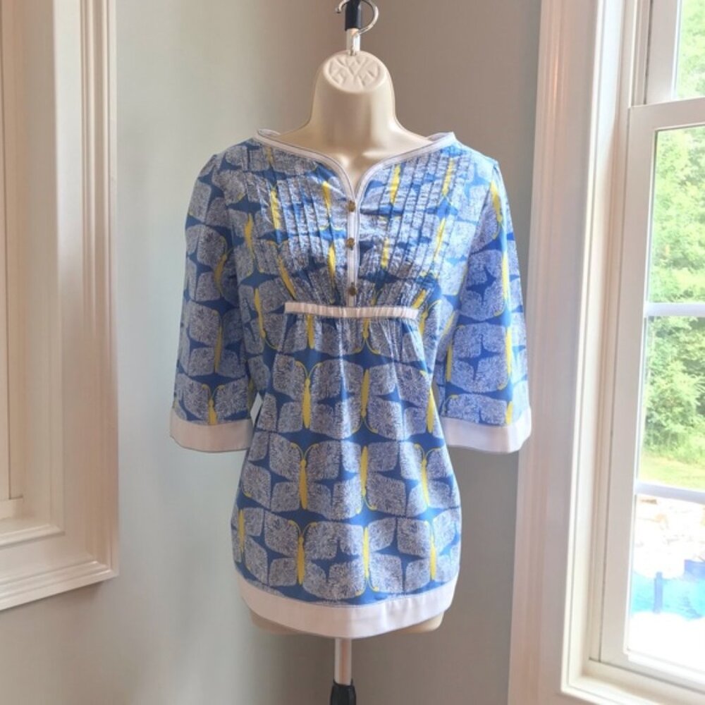 Lilly Pulitzer Egan top shirt blouse blue butterfly print XS pullover luxury